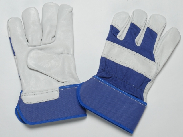 NATURAL GRAIN GLOVES. FLANNEL LINER IN THE PALM. BLUE CUFF & BACK. ADJUSTABLE ELASTIC IN THE WRIST.