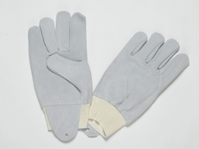 NATURAL SPLIT GLOVES WITH WHITE DRILL BACK AND WHITE RIB ELASTIC AT THE WRIST